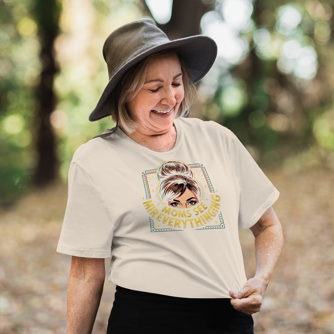 Mom Sees Everything Graphic T-Shirt – Funny Mom Life Gift